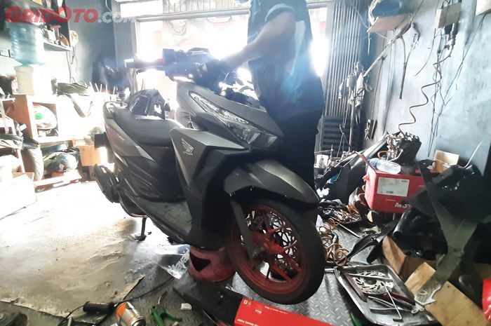 motor matic, komstir motor, cara menyetel komstir, cara setel komstir, cara mengencangkan komstir motor, cara mengencangkan komstir motor matic, penyebab komstir motor jeduk, Begini Cara Yang Benar Mengencangkan Komstir Motor Matic, Simak