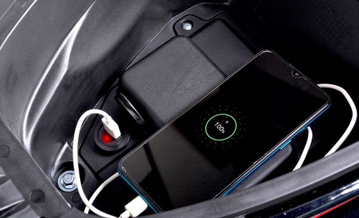 mobil, Charge, accu, aki mobil, Ngecas HP di Mobil Bikin Aki Cepat Soak? Begini Penjelasannya