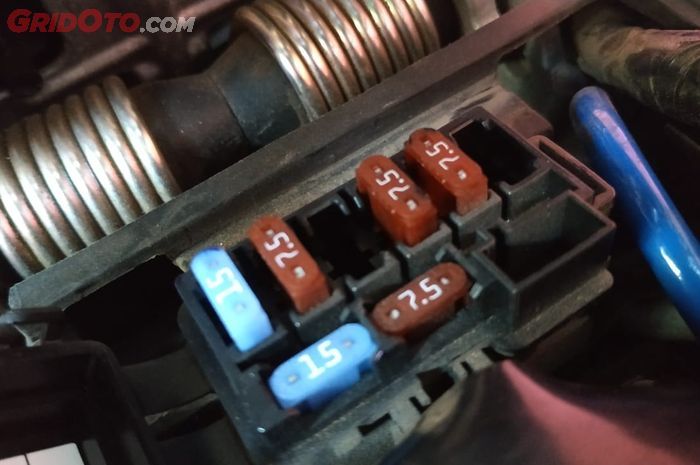 starter, aki lemah, mobil susah distarter, starter mobil, dinamo rusak, Mobil Kadang Susah Distarter? Cek Komponen Ini Sebelum Ganti