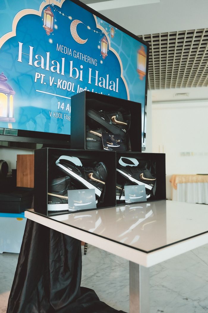 v-kool indah lestari, Sepatu V-Kool, Ultah ke-30 V-Kool, V-Kool Indonesia, Mr. Simply, Inilah Sepatu Custom Edisi Khusus Kolaborasi V-Kool dan Mr. Simply, Cara Dapetin Begini