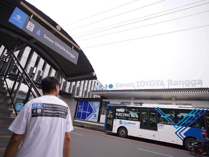 Baru 4 Bulan Berubah Nama, Kini Halte Senen Toyota Rangga Jadi Puing