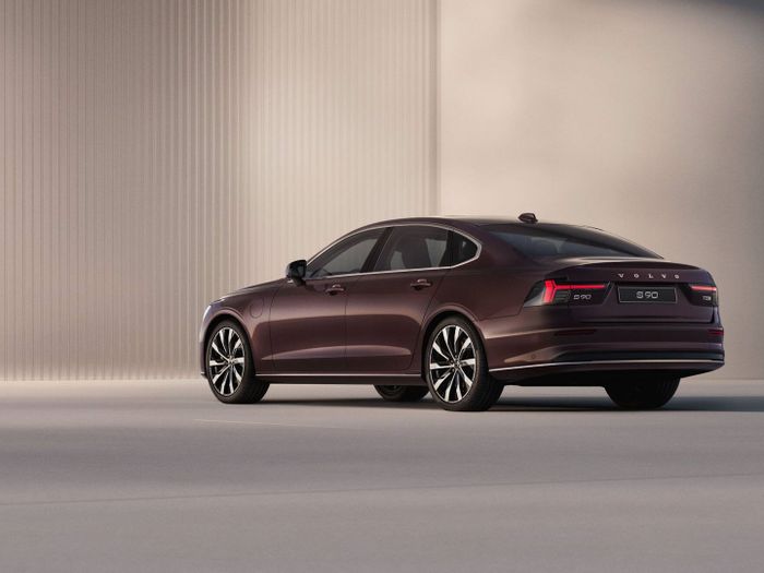 mobil baru, volvo, facelift, hybrid, volvo s90, Versi Baru Tank Swedia Sedan, Simak Nih Detail Ubahan Volvo S90