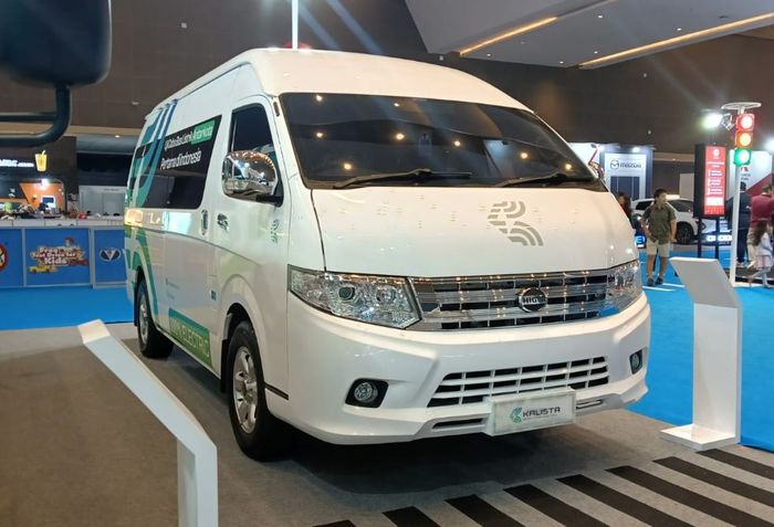 bus listrik, toyota hiace, kalista, Higer, PEVS 2025, Mirip Toyota HiAce Anti Solar, Bus Listrik Antarkota Kalista Mejeng di PEVS 2025