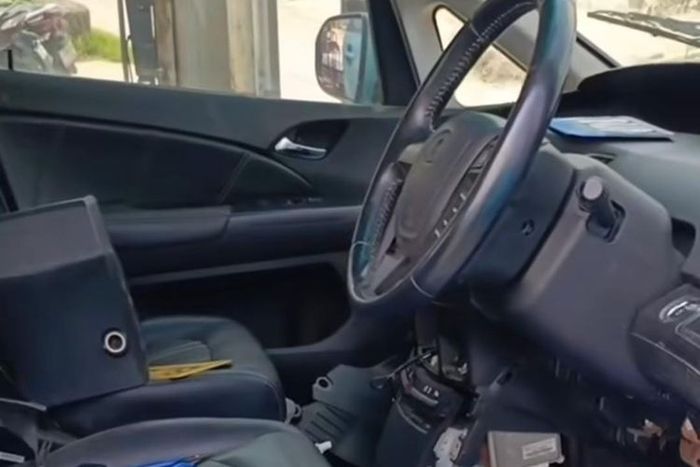 taksi, mobil listrik, BYD E6, Mobil eks taksi, mobil listrik BYD, mobil listrik eks taksi, BYD e6 Eks Taksi Dijual Rp 30 Juta, Baterai Saja Malah Lebih Mahal