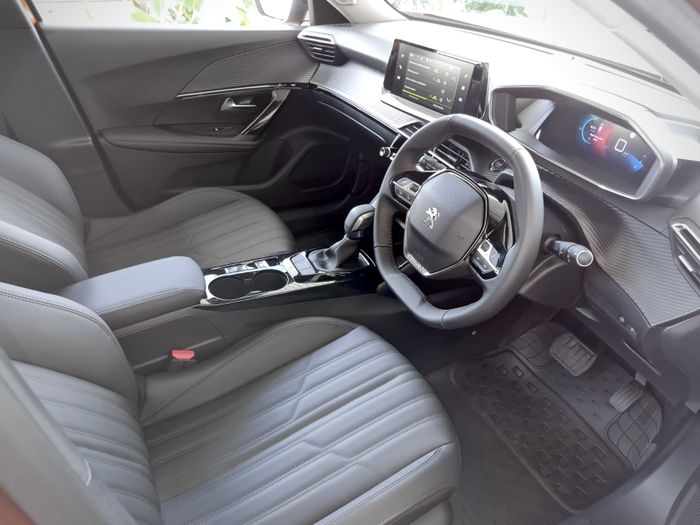 kokpit, dasbor, peugeot, i-Cockpit, i-Cockpit Peugeot, Sensasi Mengemudi Layaknya Di Kokpit Pesawat