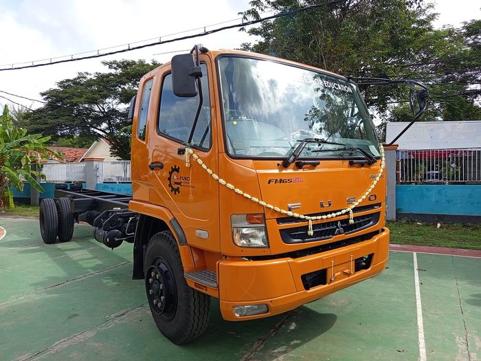 pt krama yudha tiga berlian motors, pt ktb, Mitsubishi Fuso Fighter, SMK Negeri 1 Kamal, KTB FUSO VEP, Gak Nanggung, KTB Berikan Cuma-cuma Mitsubishi Fuso Fighter ke SMK Negeri 1 Kamal Madura