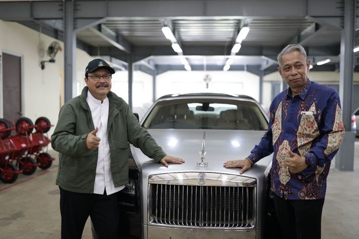 rolls-royce, lelang mobil, Rolls-Royce Ghost, saifullah yusuf, Lelang Rolls-Royce Kemensos, Si Hantu Penghuni Gedung Kemensos Laku Dilelang Rp 2,5 Miliar, Rolls-Royce Ghost Jatuh di Tangan Sultan Sidoarjo