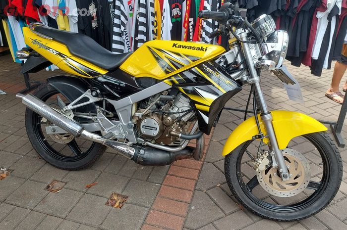 motor, kuning, lawas, kawasaki ninja, Kampoeng Shogun, Dulu Enggak Laku Kini Dicari, Ini Alasan Motor Lawas Warna Kuning Harganya Mahal