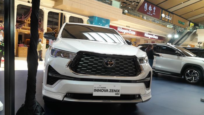 toyota, Toyota Astra Motor (TAM), innova zenix, Toyota Space, Di Acara Toyota Space,  Innova Lama Bisa Jadi Innova Zenix Hybrid, Begini Caranya