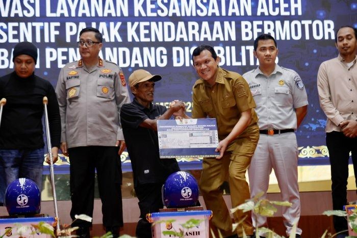 aceh, Samsat Aceh Barat, Kepolisian Aceh Kasih Insentif PKB Bagi Penyandang Disabilitas