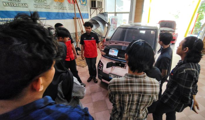 servis gratis, Pelatihan otomotif Tekiro ITS, Gandeng ITS Surabaya, Tekiro Gelar Pelatihan Otomotif dan Servis Gratis