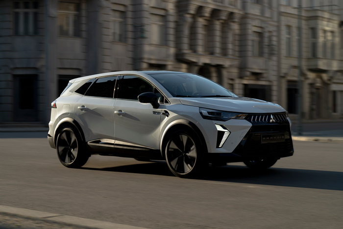 renault, suv mitsubishi, mitsubishi grandis, mitsubishi grandis baru, Mitsubishi Bangkitkan Grandis Lagi, Tampang dan Lekuk Bodi Bikin Pangling