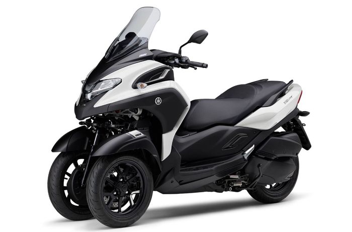 jepang, yamaha, motor matic, motor baru, Yamaha Tricity 300, Punya Roda Tiga, Bisa Berdiri Sendiri, Motor Matic 300 Cc Yamaha Ini Iritnya Tembus 32 Km/Liter