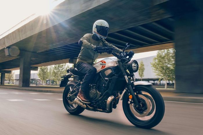 mt-07, Yamaha XSR700, xsr700, Yamaha XSR 155, Yamaha XSR700 ABS, Kakak Yamaha XSR155 Siap Diluncurkan, Gendong Mesin Gemuk Harga Rp 120 Jutaan