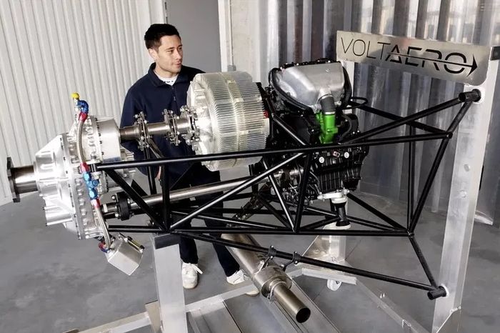 pesawat terbang, Kawasaki H2 SX, Ninja H2, pesawat mesin ninja H2 SX, Ninja H2 SX Kini Bisa Terbang di Udara, Mesin Terpasang di Pesawat Ini