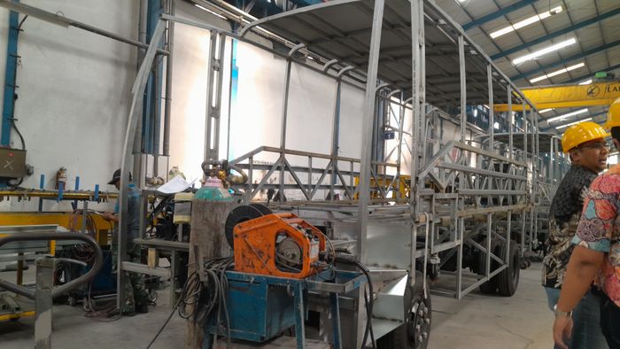 ungaran, laksana, karoseri laksana, cv laksana, Karoseri Laksana Semarang, Enggak Mudah, Ternyata Begini Suasana Pembuatan Karoseri Bus Laksana