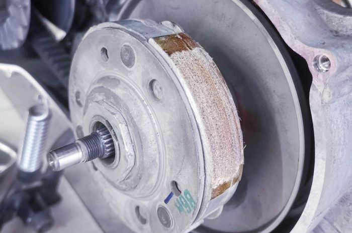 motor matic, kampas ganda, motor matic gredek, cvt motor matic, penyebab motor matic gredek, kenapa motor matic gredek, Ini Penyebab CVT Motor Matic Tiba-tiba Jadi Gredek Saat Digunakan