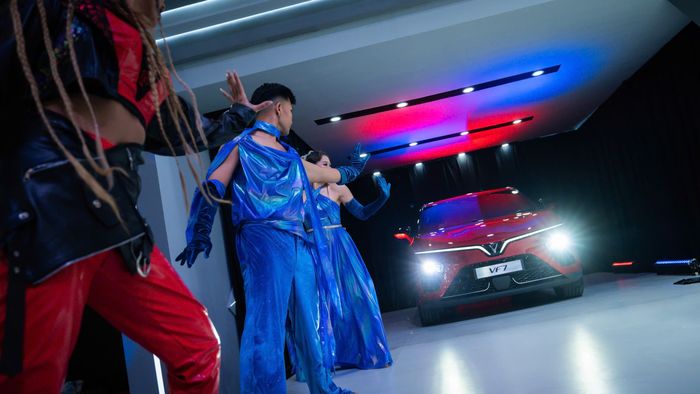 VinFast VF 7, vinfast vf 7 eco, vinfast vf 7 plus, VinFast VF7 Dirilis Dalam 2 Varian, 200 Pembeli Pertama Cuma Disuruh Bayar Segini