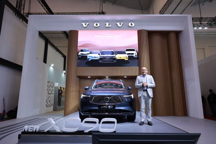 volvo, plug in hybrid, Volvo Cars indonesia, Volvo EX90, Volvo EX30, Hadir di GIIAS 2025, Intip Harga Volvo XC60, EX40 Hingga XC90 Hybrid