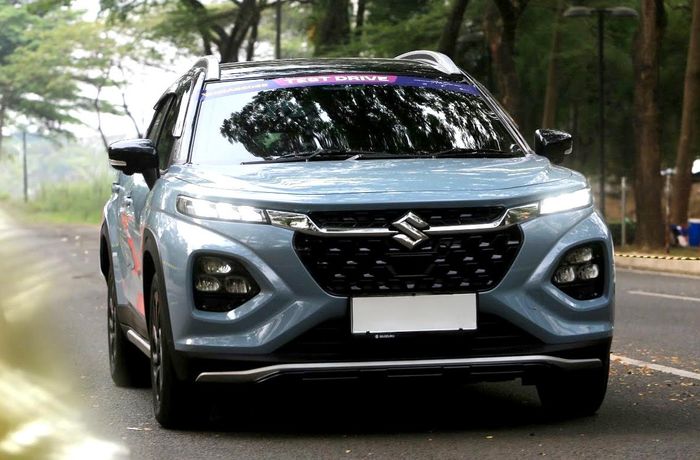 Suzuki Fronx, GIIAS 2025, SUV Coupe, Suzuki Fronx GX, Suzuki Fronx GL, test drive suzuki fronx, Unit Test Drive Suzuki Fronx Laris Manis di GIIAS 2025, Pengunjung Bilang Begini
