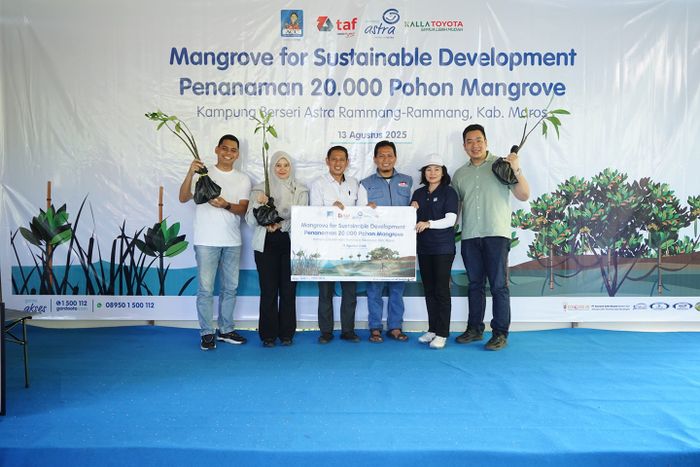 asuransi astra, kalla toyota, astra group, Toyota Astra Financial Services (TAF), Astra Credit Companies (ACC), Astra Group dan Kalla Toyota Gandengan Tangan, Tanam 20.000 Bibit Mangrove di KBA Rammang-Rammang, Maros