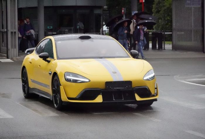 Xiaomi, mobil listrik, Ferrari, Xiaomi SU7 Ultra, Xiaomi SU7 Ultra Nongol di Markas Ferrari, Isyarat Jadi Bahan Belajar Mobil Listrik Baru