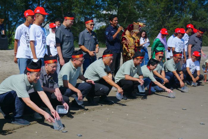 komunitas, mangrove, astra honda motor, Lestarikan Lingkungan, AHM Tanam Ribuan Mangrove dan Lepaskan Anakan Penyu ke Laut