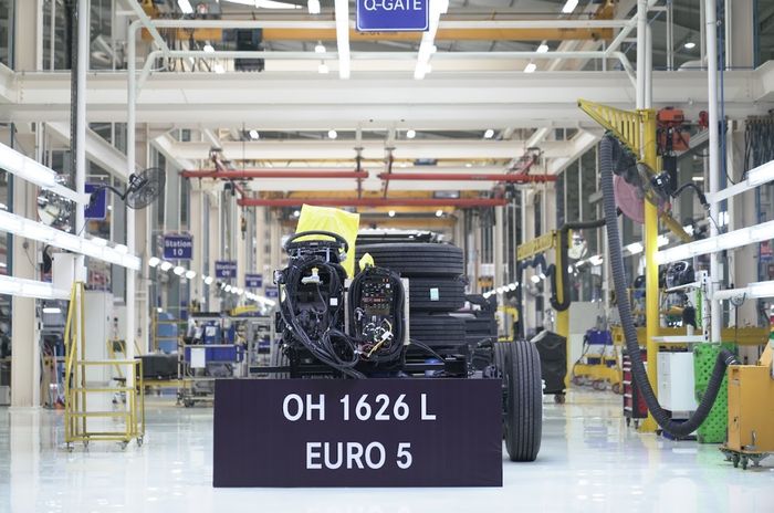 daimler, Sasis Bus Mercedes-Benz, Daimler Commercial Vehicles Manufacturing Indonesia (DCVMI), sasis bus, tipe sasis bus, Daimler Indonesia Mulai Ekspor Sasis Bus ke ASEAN, Ini Tipenya