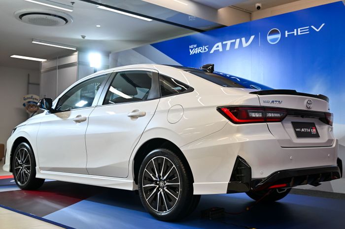 toyota, toyota vios, hybrid, gr sport, toyota yaris ativ, Toyota Vios Sudah Hybrid Lengkap Sama GR Sport, Dapat Apa Saja?