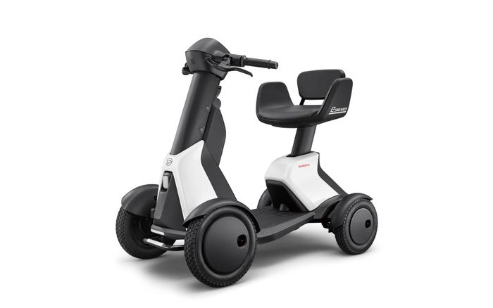 daihatsu, listrik, skuter, mobilitas, Daihatsu e-Sneaker, Masih Ingat Skuter Kecil Daihatsu Di GIIAS Ini? Kini Sudah Dijual Lho