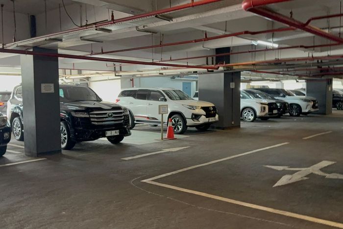 gaji anggota DPR, Tunjangan Anggota DPR, Fasilitas Kredit Mobil DPR, Uang Sidang DPR, Anggota DPR Kredit Mobil, Selain Gaji Rp 3 Juta Per Hari, Anggota DPR Juga Dapat Fasilitas Kredit Mobil Rp 70 Juta