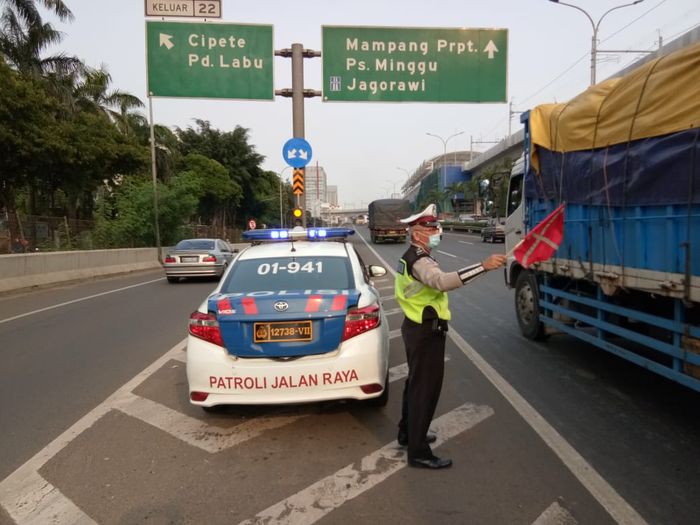 macet jakarta, Jalan TB Simatupang, Macet TB Simatupang, Exit Tol Cipete Ditutup, Exit Tol Pondok Labu Ditutup, Demi Kewarasan Mental Pengguna Jalan TB Simatupang, Exit Tol Cipete Bakal Ditutup Tiap Sore Hari