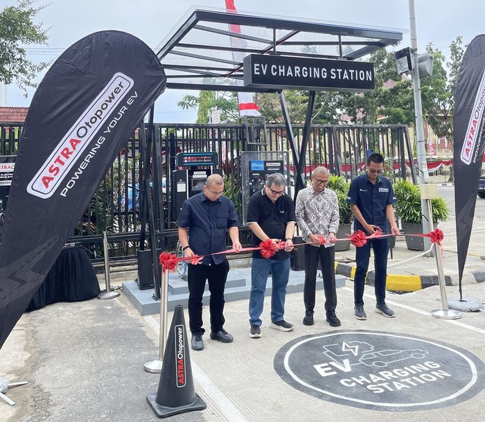 charger, astra otoparts, SPKLU, Astra Otopower, Bisa Dipakai Secara Gratis, AOP Hadirkan Astra Otopower di Palembang