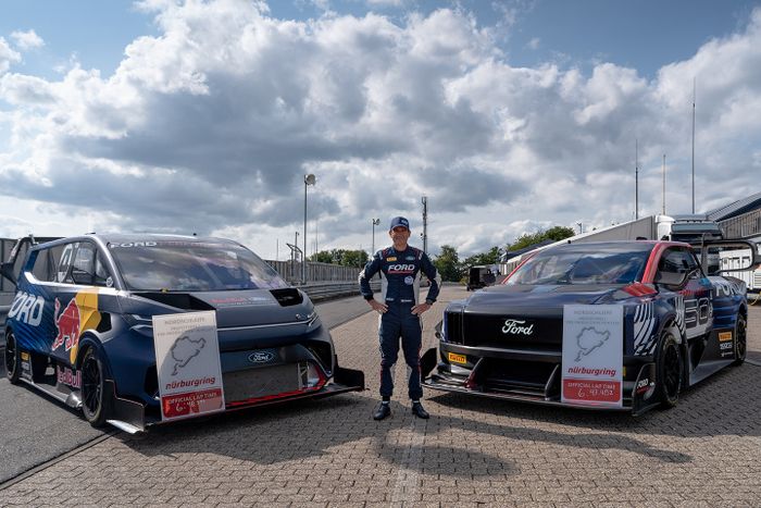 ford, mobil balap, Ford Transit, Nurburgring, Ford F-150 Lightning, Ngebut Bener, Ford F-150 Listrik Ini Cetak Waktu Segini di Nurburgring