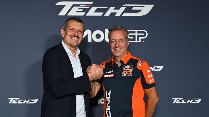 MotoGP, herve poncharal, Guenther Steiner, tech3, Mantan Bos Tim F1 Tertangkap Kamera Muncul di MotoGP Valencia, Apa Misinya?