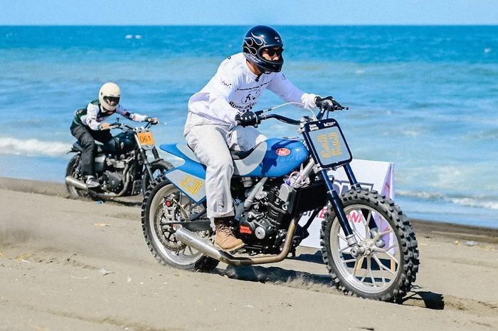 royal enfield, motor custom, Royal Enfield Guerrilla 450, Groove FT 450, Meriahkan Custom War 2025, Royal Enfield Pamer Groove FT 450 Hasil Kolaborasi dengan Front Wheel Motors