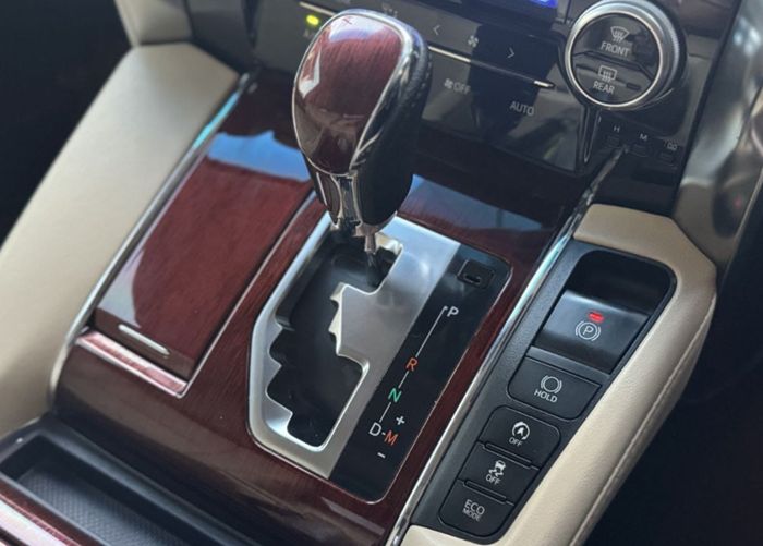 toyota  alphard, alphard bekas, harga mobil bekas toyota alphard, mobil bekas toyota alphard, Toyota Alphard 2015, Garade 88, Kesan Mobil Pejabat Nempel, Harga Mobil Bekas Toyota Alphard Bisa Ditawar