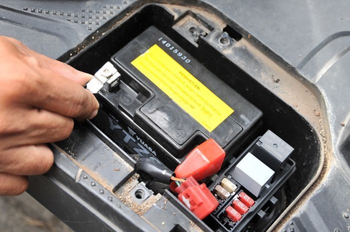 aki motor, motor bekas, tegangan aki, Tegangan Aki Motor, berapa tegangan aki yang normal, berapa tegangan aki motor yang normal, Pantas Saja Tekor Terus, Ternyata Tegangan Aki Motor Yang Normal Segini