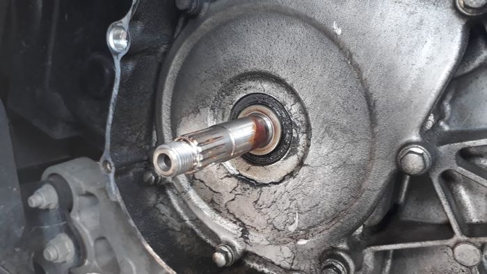 motor matic, sil kruk as, penyebab sil kruk as rembes, sil kruk as motor matic, penyebab sil kruk as cvt motor matic jebol, Ternyata di Sinilah Penyebab Sil Kruk As CVT Motor Matic Mudah Jebol, Bukan Karena Bensin