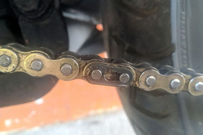 rantai motor, motor bekas, klip rantai motor, cara pasang rantai motor, cara pasang klip rantai motor, Ini Sebabnya Pasang Klip Rantai Motor Harus Yang Benar, Salah Bisa Bahaya
