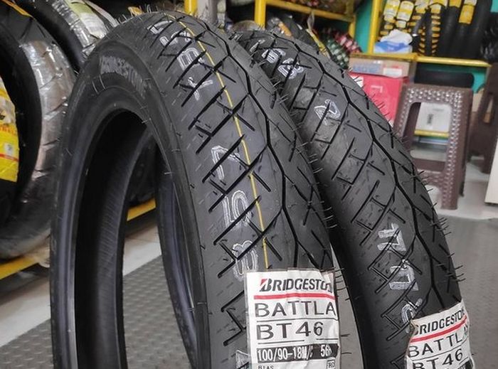 ban motor, motor bekas, ban motor bekas, kenapa ban gak ada garis tengah, kenapa ban motor gak ada garis tengah, Ini Sebabnya Ban Motor Gak  Licin Walau Garis Tengahnya Nggak Ada