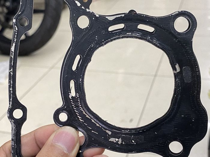 coolant, air radiator, ruang bakar, sil water pump, Motor Distarter Cairan Hijau Nyemprot ke Muka, Komponen Tipis Jadi Tersangka