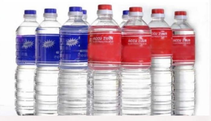 karat, air aki, body mobil, korosif, Accu zuur, Ini Bahaya Air Aki yang Keluar Jika Terkena Bagian Logam di Mobil