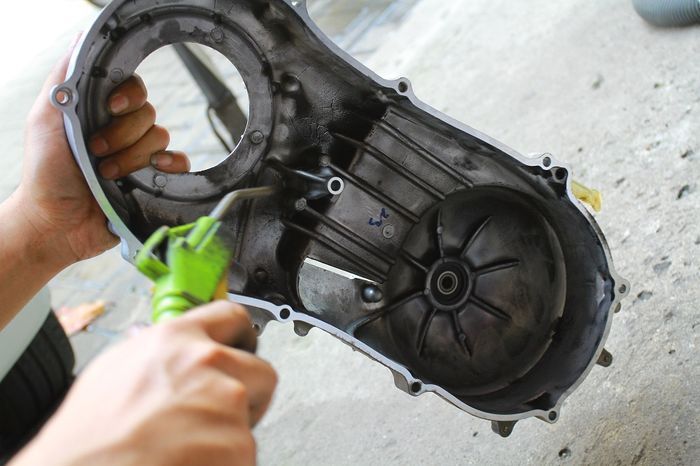 motor matic, servis motor matic, servis CVT, servis cvt motor matic, merawat cvt motor matic, Ini Sebabnya CVT Motor Matic Harus Dikeringkan Pakai Lap Bersih Setelah Diservis