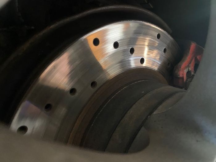 mobil bekas, rem mobil, rem mobil berdecit, penyebab rem mobil berdecit, penyebab rem mobil berbunyi, apa penyebab rem mobil berdecit, Begini Cara Mudah Menangani Rem Mobil Bekas yang Bunyi Berdecit