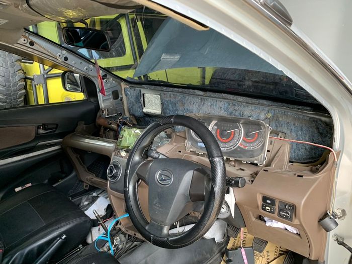 Servis, cuci, evaporator, refrigeran, Adi Jaya, Cuci Evaporator AC Daihatsu Xenia di Bengkel, Segini Biayanya