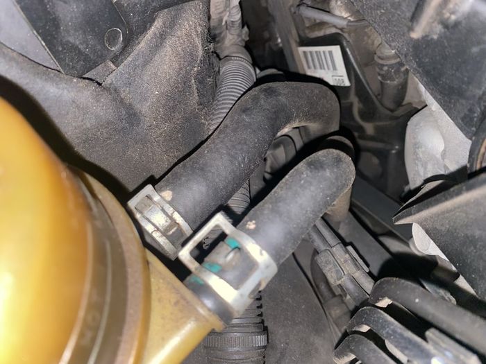 mobil, power steering, oli power steering, oli power steering mobil, Catat Waktu Ideal Mengganti Oli Power Steering Mobil yang Tepat