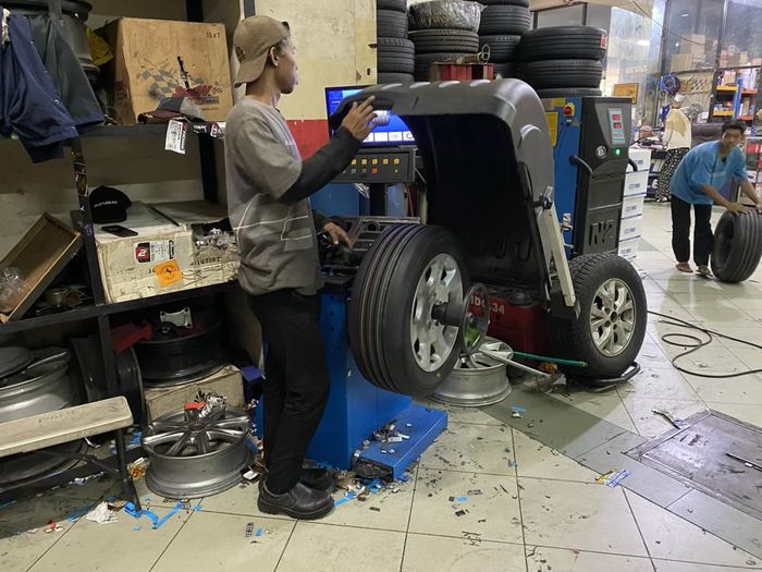 ban mobil, ban baru, mobil bekas, ban mobil baru, apa ritual pasang ban baru, Biar Nyaman, Pasang Ban Baru di Mobil Harus Lakukan Hal Ini Gaes
