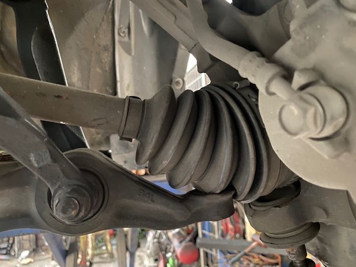 roda mobil, mobil bekas, as roda, as roda mobil, gejala as roda rusak, ciri as roda mobil rusak, gejala as roda mobil rusak, tanda as roda mobil rusak, Ini Gejala As Roda Mobil Bekas yang Sudah Minta Diganti, Copot di Jalan Bahaya