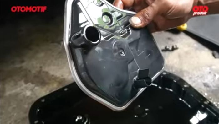 mobil matik, mobil bekas, oli transmisi, oli transmisi matik, Kuras Oli Transmisi Matik, kapan ganti oli transmisi matik, kapan kuras oli transmisi matik, Wajib Tahu, Kuras Oli Transmisi Mobil Matik Tiap Jarak Tempuh Segini